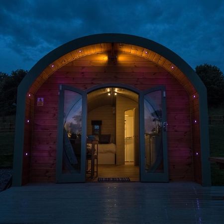 Hidden Wood Glamping And The Hideaway Cabin Warminster Exterior foto