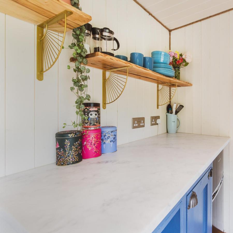 Hidden Wood Glamping And The Hideaway Cabin Warminster Exterior foto