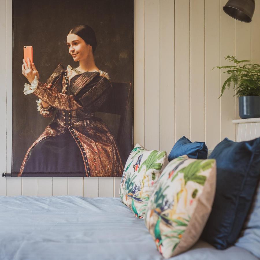 Hidden Wood Glamping And The Hideaway Cabin Warminster Exterior foto
